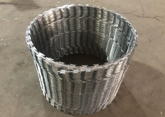 alambre galvanizado de púas helicoidal de la maquinilla de afeitar del acero BTO 22 de los 60cm