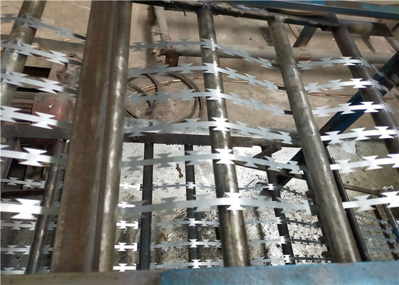 La cuchilla galvanizó el alambre de púas Mesh Lashings In Coastal Areas acordeón